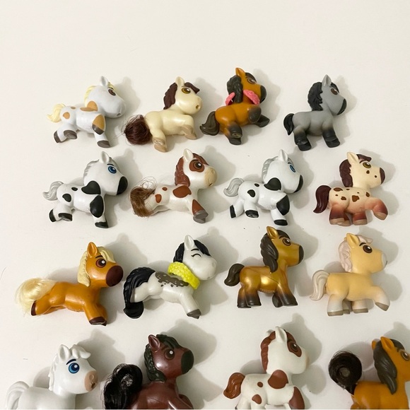Lot of 22 Spirit Untamed Dreamworks Mini Horses - Picture 10 of 14